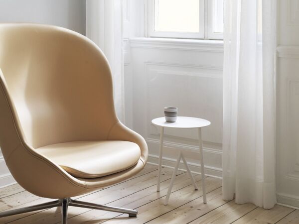 5_2020_Hyg_Lounge_Chair_High_Swivel_Ultra_Leather_41572_Stock_Table_01.jpg