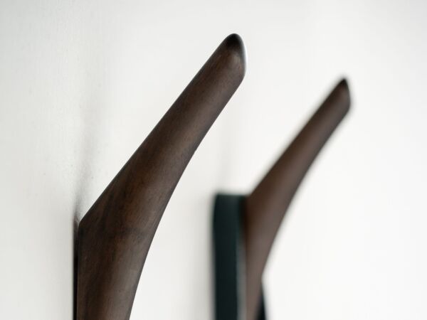 5_Darkbrown_PI_wall_hanger_mahogany_2_WEB.jpg