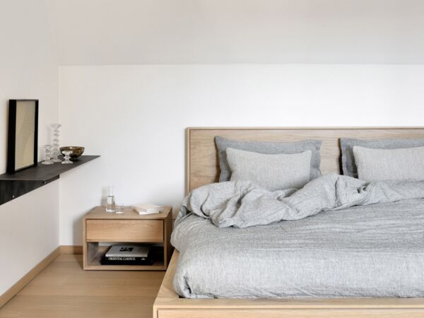 5_Oak_NordicII_bed_51175_Oak_NordicII_bedside_table_21052_Oat_Nomad_cushion.jpg