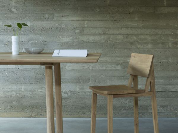 5_Oak Profile meeting table and N4 bar.jpg