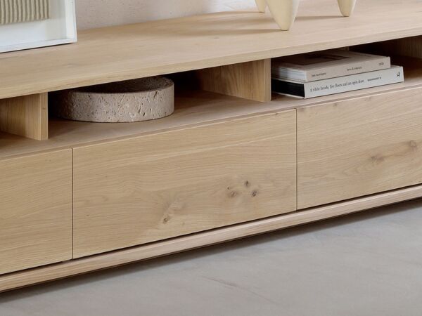 5_Oak_Shadow_TV_cupboard_det.jpg
