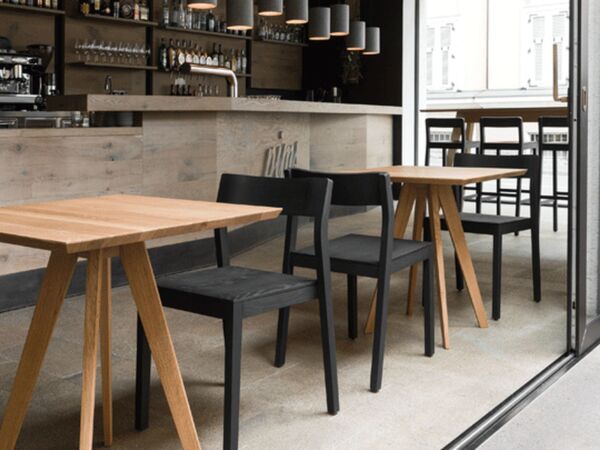5_zeitraummoebel-tisch-quadratisch-cena-massiv.jpg