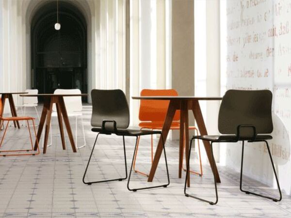 5_zeitraummoebel-tisch-rund-cena-massiv.jpg
