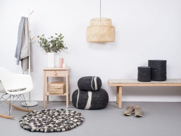 5_hardy-filzkugelteppich-rund-steinoptik-ambiente-myfelt-1.jpg