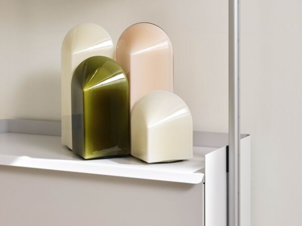 5_Parade Table Lamp 160 shell white_240 moss green_320 blush pink_shell white_Pier System white powder coated steel clear anodised alu profiles 02.jpg