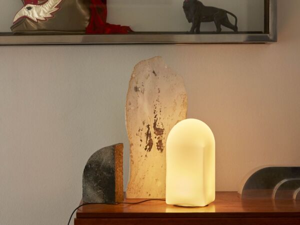 5_Parade Table Lamp 240 shell white.jpg