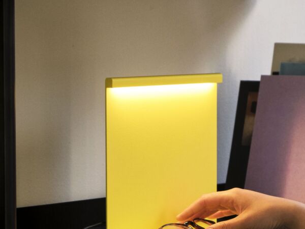 5_LBM Table Lamp titanium yellow.jpg
