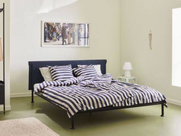 5_Tamoto Bed Metaphor 008 headboard_anthracite powder coated frame_Pier System 1002 black powder coated steel black anodised profiles.jpg