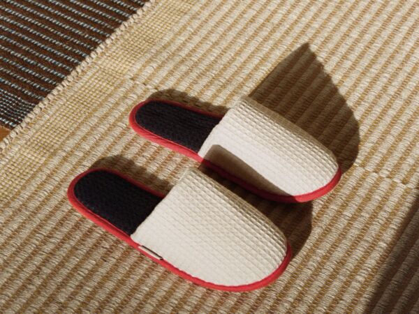 5_Waffle Multi Slippers cream multi_Tapis Mat off white and lavender.jpg