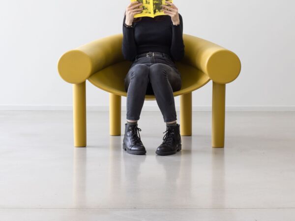 5_Magis_samson_low-chair_ambient_SD1890_curry_12_2_hr_1.jpg