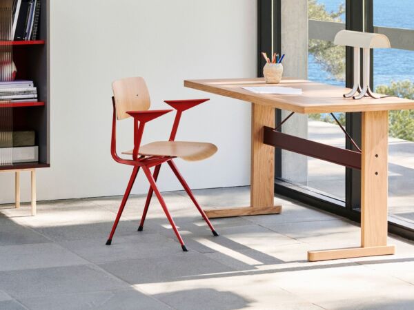 5_result_armchair_tomato_red_armrest_and_frame_passerelle_table_wb_lacquer_oak_burgundy_red_crossbar_anagram_table_lamp_rice-2000.jpg