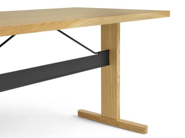 2_z9463191009000_Passerelle Desk L140xW65xH74 wb lacquer oak frame and edge ink black powder coated crossbar 02.jpg