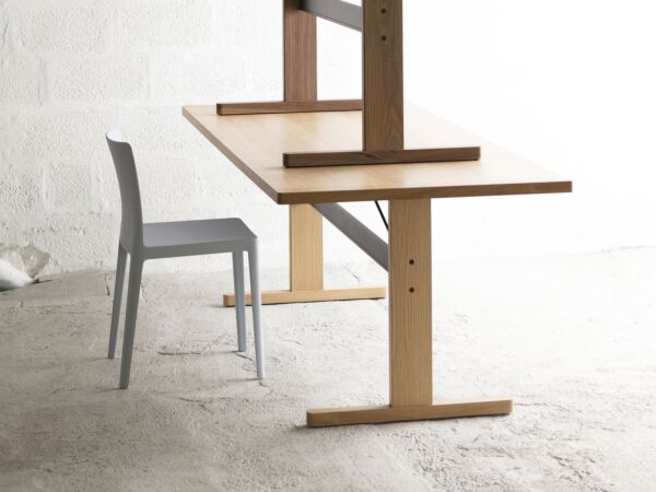5_Passerelle Table wb lacquered oak frame and edge ink black powder coated crossbar_Passerelle Table wb lacquered walnut frame and edge ink black powder coated crossbar.jpg