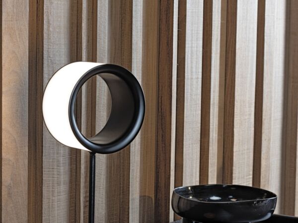 5_Magis_Lost_table_lamp_ambient_LI20_black_01.jpg