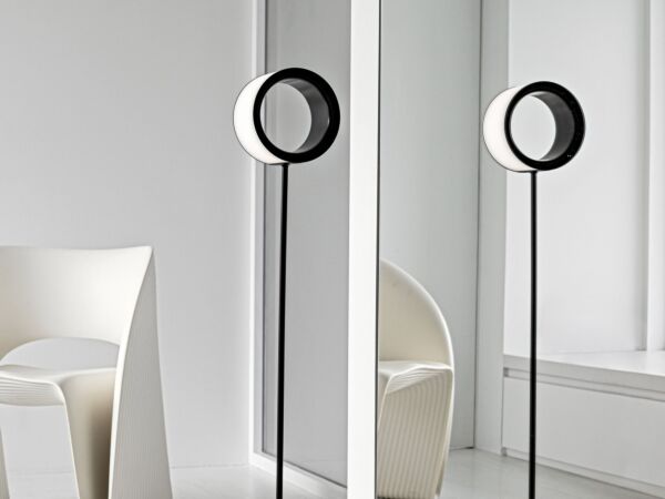 5_Magis_Lost_floor_lamp_s_ambient_LI25_black_01.jpg