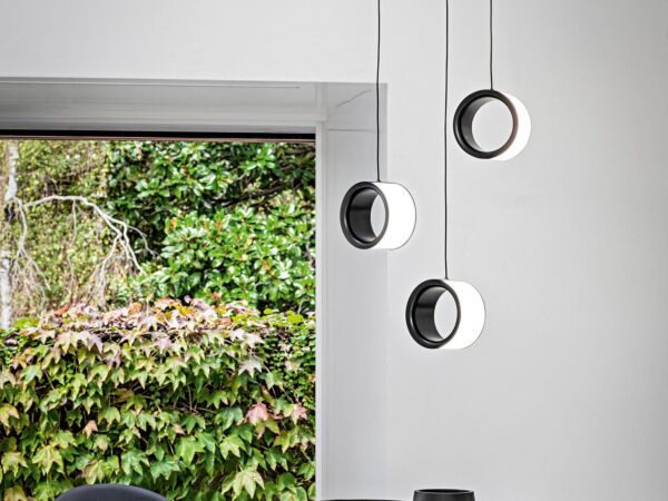 5_Magis_Lost_suspension_lamp_s_ambient_multi_LI40_black_01.jpg