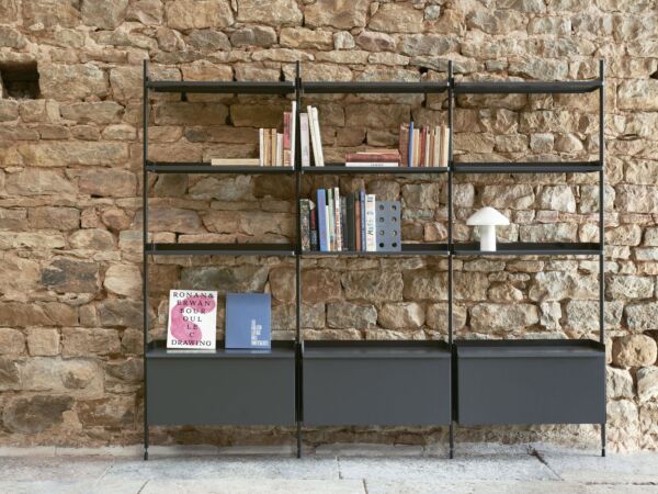 5_Pier System 133 PS black powder coated steel black anodised profiles_Pao Portable cream white.jpg