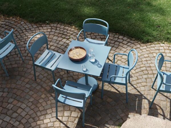 5_Linear-steel-cafe-table-70x70-h73-side-chair-armchair-pale-blue-raise-carafe-glass-platform-tray-muuto-org.jpg