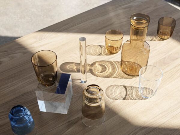 5_Raise-carafe-glass-dark-blue-burnt-orange-clear-muuto-med-res.jpg
