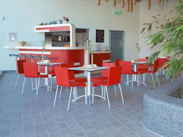 5_Vitra03 Chaise empilable.jpg
