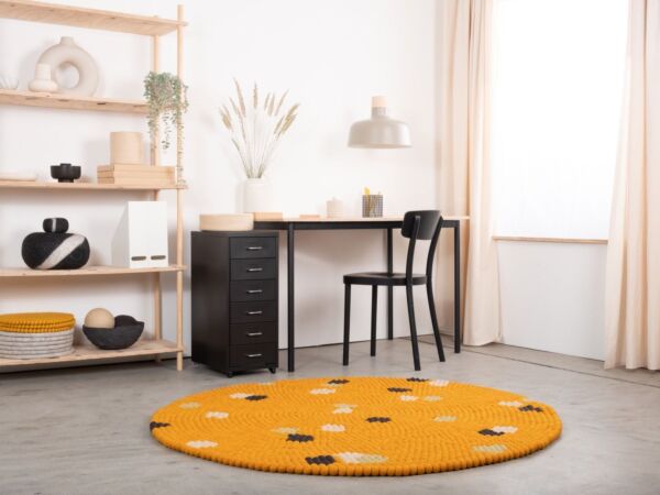 5_terra-sun-filzkugelteppich-rund-ambiente.jpg