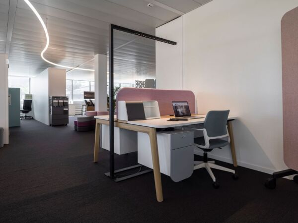 5_lampe-sur-pied-recta-eclairage-bureau.jpg