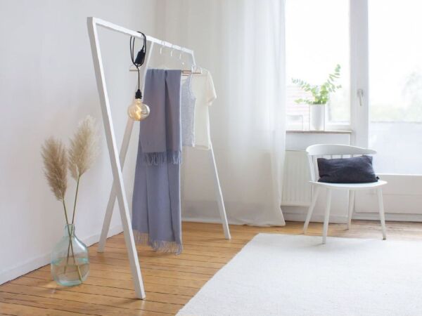 5_Loop_Stand_Wardrobe.jpg