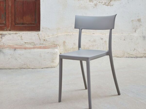 5_chaise-empilable-catwalk-gris-mat_madeindesign_401459_product.jpg