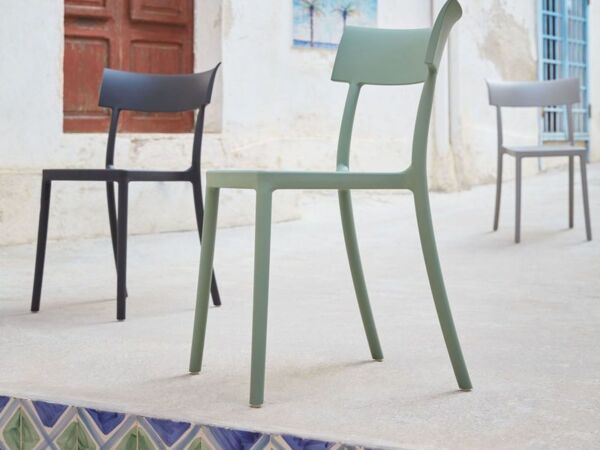5_chaise-empilable-catwalk-gris-mat_madeindesign.jpg