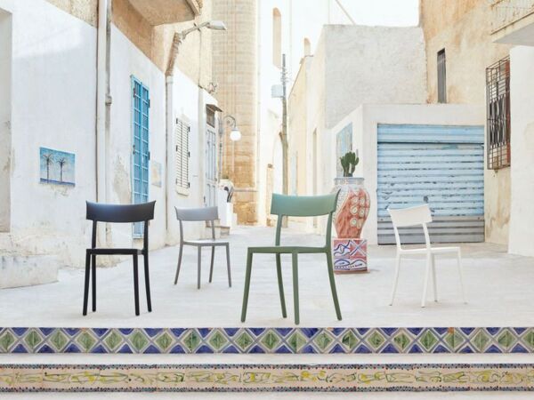 5_chaise-empilable-catwalk-gris-mat_madeindesign.jpg