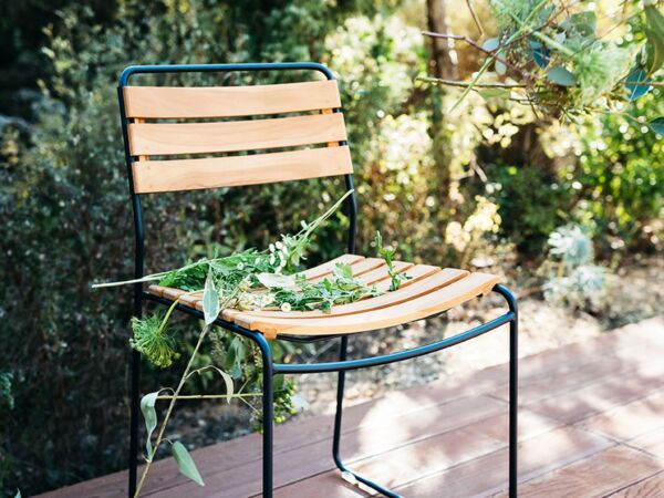 5_SURPRISING_Chaise teck_Stephane Rambaud pour Fermob (3).jpg