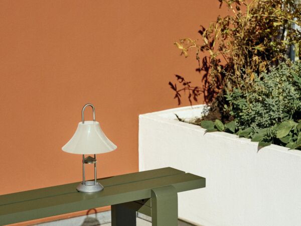 5_Weekday bench olive wb lacquered pinewood_Mousqueton Lamp oyster white.jpg