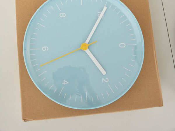 5_Wall Clock light blue_Studio Visit 02.jpg