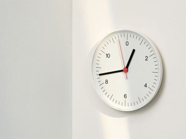 5_Wall Clock white_detail 01.jpg