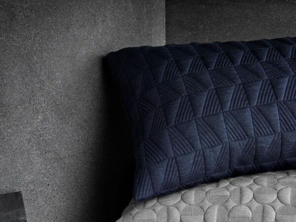 5_9882_Objects_-_Cushion__Arne_Jacobsen_798x798_crop_center.jpg