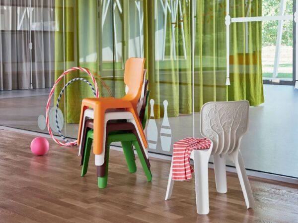 5_Magis_kids_alma_chair_ambient_mono_MT.jpg