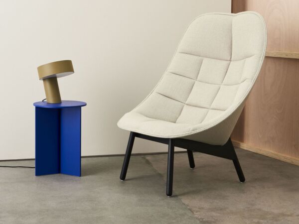 5_Uchiwa Quilted Maglia warm grey black stained oak base_Slit Tabel Wood Round High vivid blue wb lacquer oak_Slant khaki green.jpg