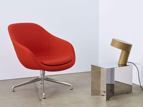 5_AAL 81 Nico 017 polished alu base_Slit Table Oblong mirror_Slant khaki green.jpg