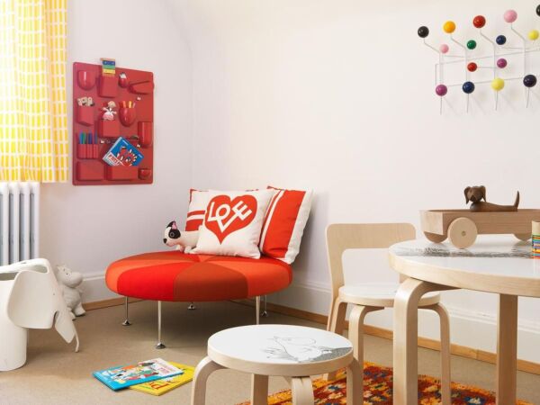 5_vitra-graphic-print-pillows-ambiente.jpg