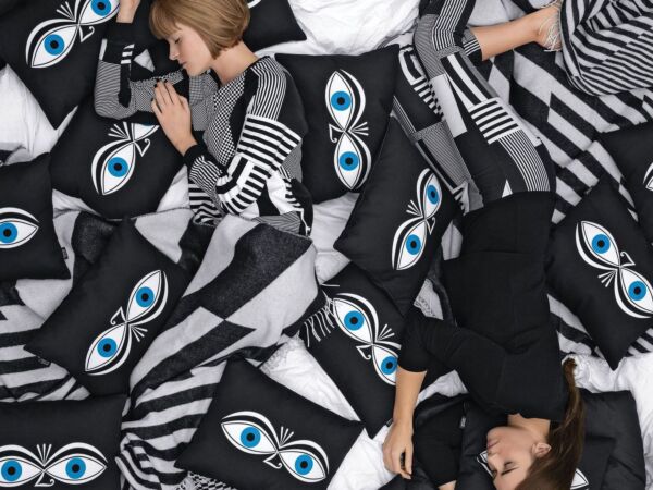 5_Graphic-Print-Pillows.jpg
