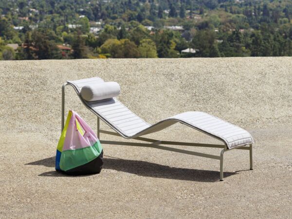 5_Palissade Chaise Longue sky grey_Pailssade Quilted Cushion sky grey_Palissade Headrest sky grey_Six-colour Bag L No 8.jpg
