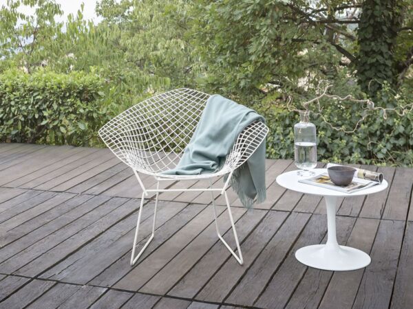5_bertoia_diamond_chair_outdoor_3_sq_947x_1.jpg