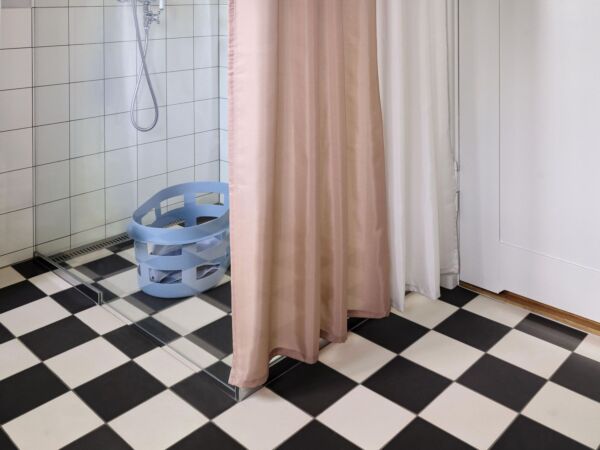 5_Check Shower Curtain blue_Basket S soft blue.jpg