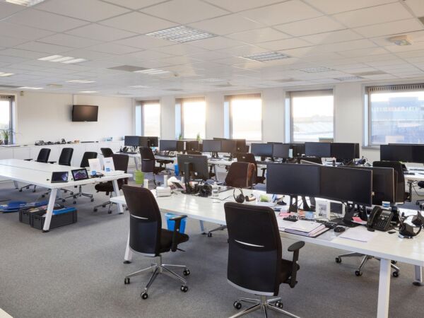 5_marina-desk-ambient-image-2-b-arcit18.jpg