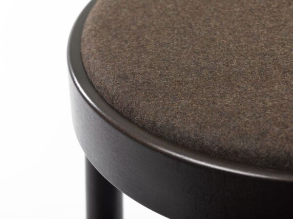 5_safran-select_bar-podia.jpg