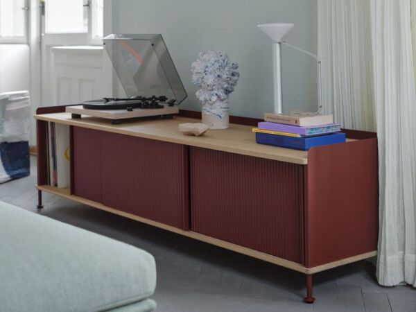 5_23807-en-enfold-186x45-h48-oak-deep-red-piton-portable-lamp-alu-outline-daybed-ecriture-910-muuto-org (1)_1.jpg