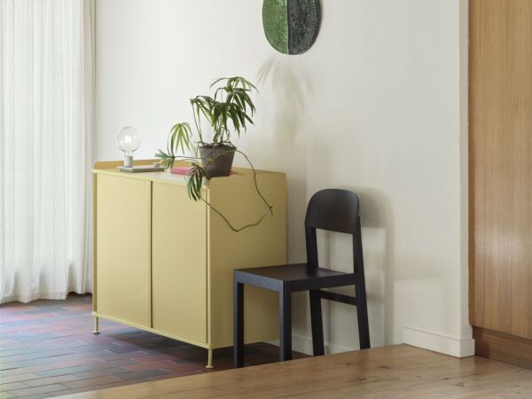 5_enfold-yellow-workshop-chair-black-control-lamp-grey-muuto-org_(150).jpg