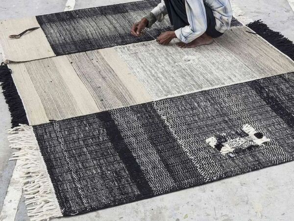 5_tapis-tres-black-in-outdoor-nanimarquina_1.jpg
