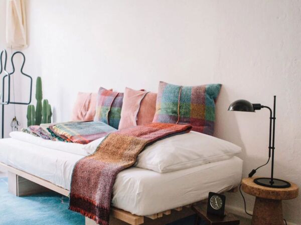 5_funiculi-black-bedd.jpg