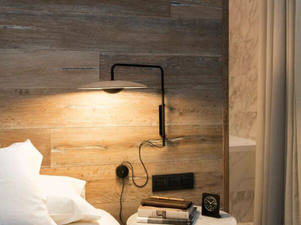 5_ginger-a-in-a-bedroom-867x1200_1.jpg